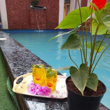 Hotel Queen Queen Sea Калангуте Екстериор снимка