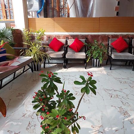Hotel Queen Queen Sea Калангуте Екстериор снимка