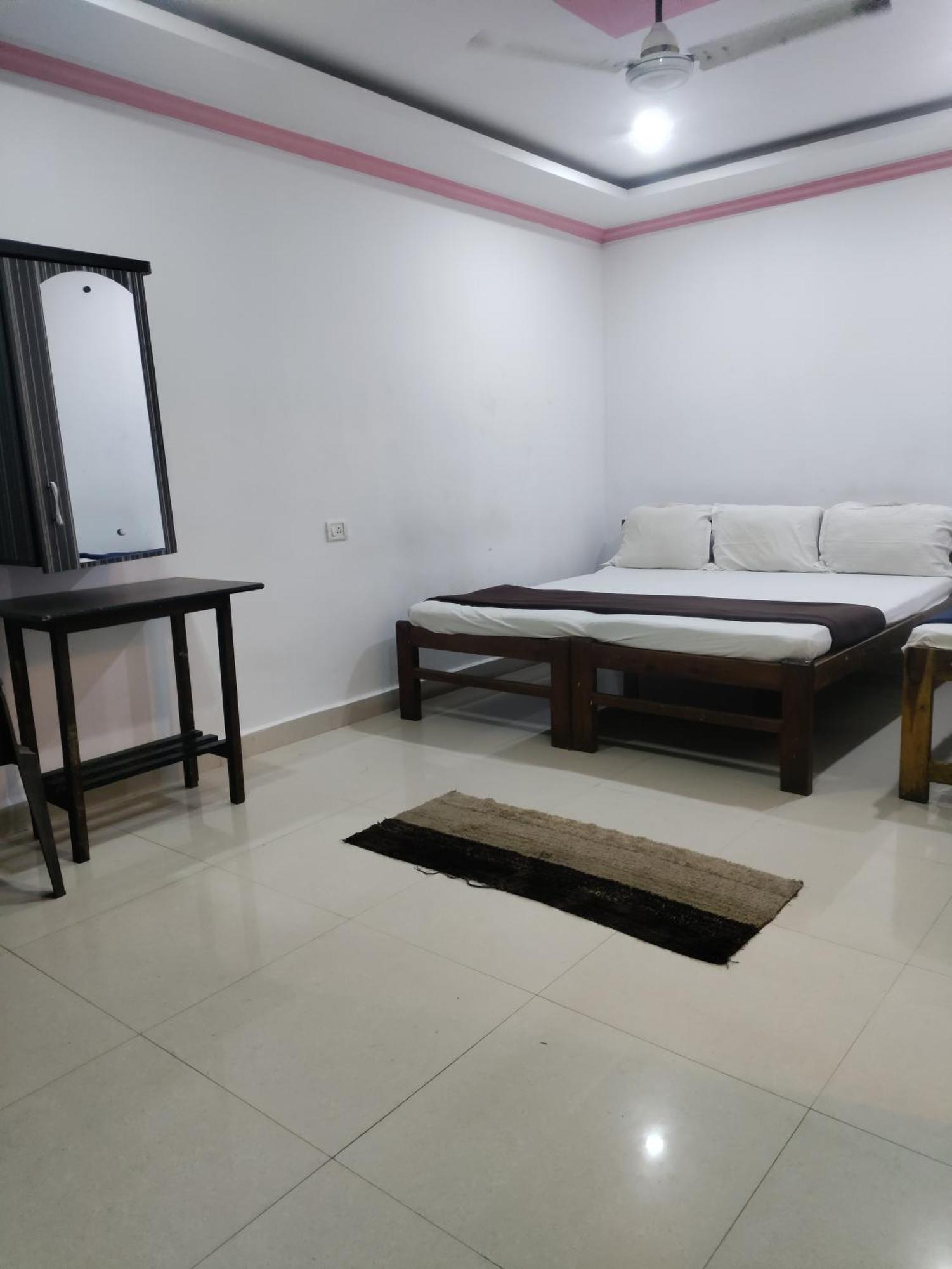 Hotel Queen Queen Sea Калангуте Екстериор снимка