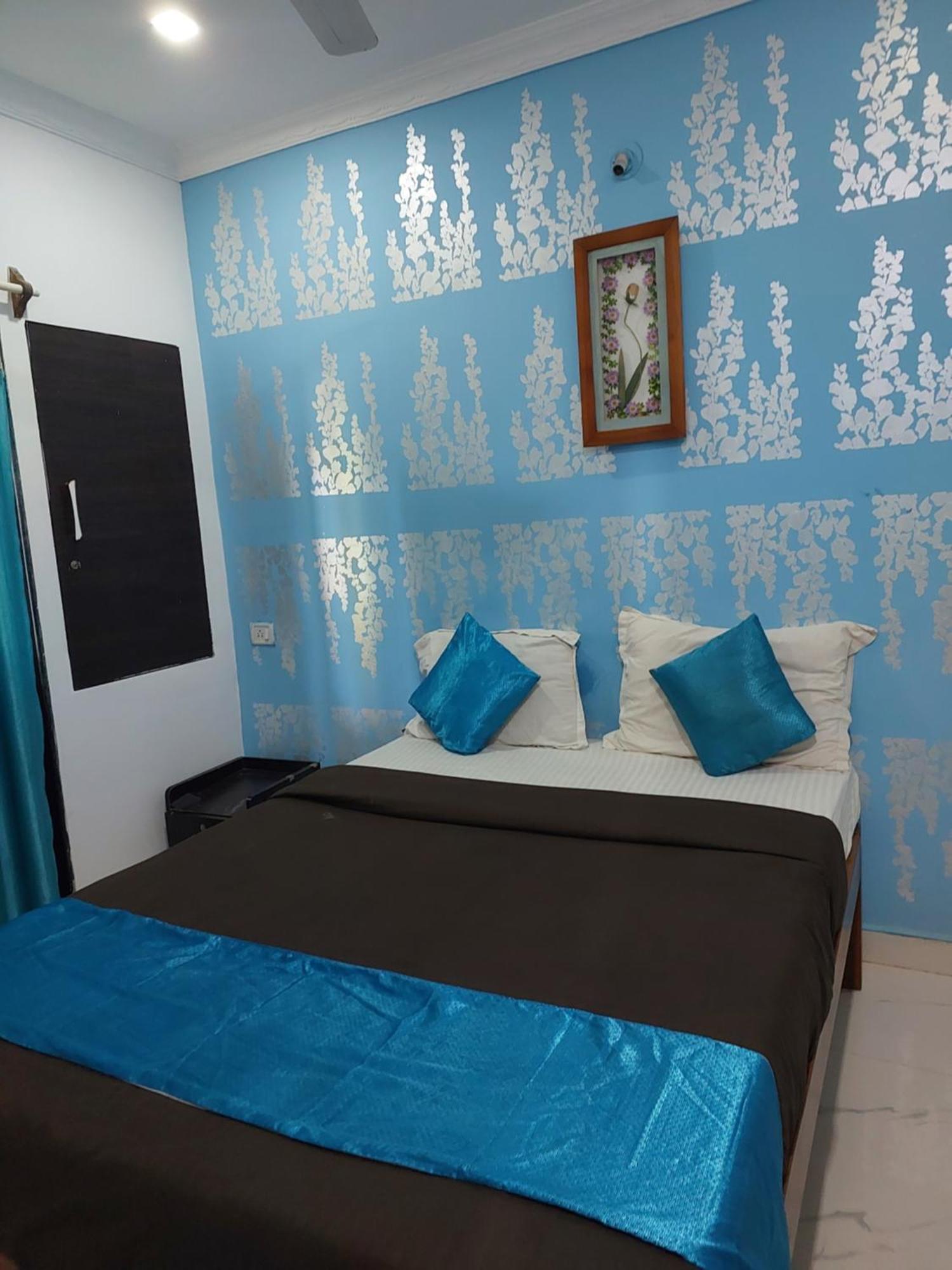 Hotel Queen Queen Sea Калангуте Екстериор снимка