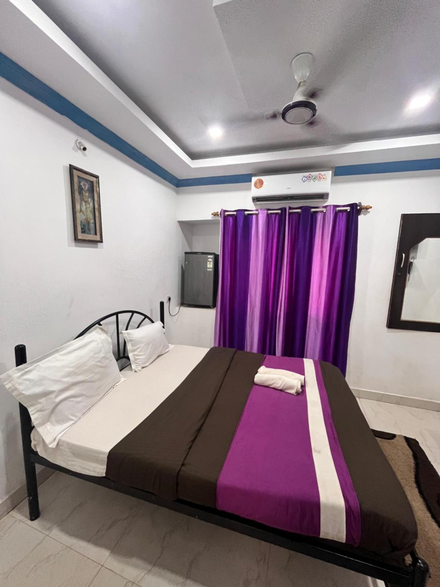 Hotel Queen Queen Sea Калангуте Екстериор снимка